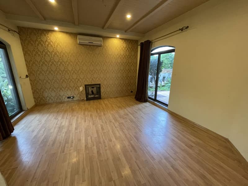 2 Kanal House For Sale Corner 16