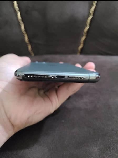 Iphone 11 pro max 64 Gb Sim working ma han. . 3