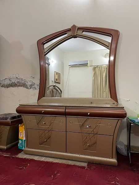 Complete bed set with bed, with wardrobe, 2 side tables,dressing table 4