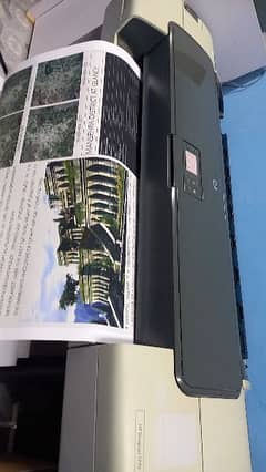 HP 6 color 44 inch plotter in lush condition 0