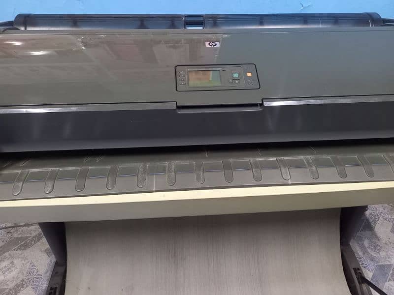 HP 6 color 44 inch plotter in lush condition 3