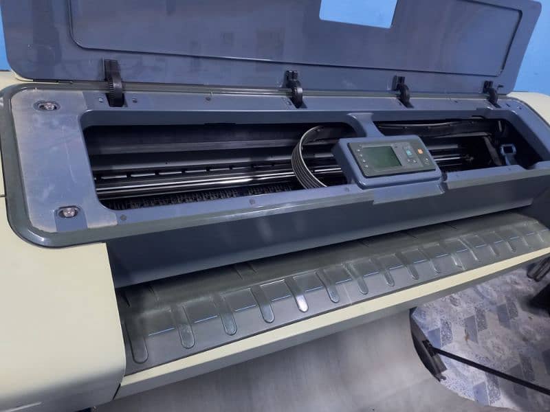 HP 6 color 44 inch plotter in lush condition 5