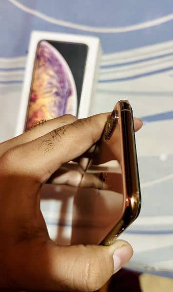 i phone Xs max Rose gold 64 gb Pta 6