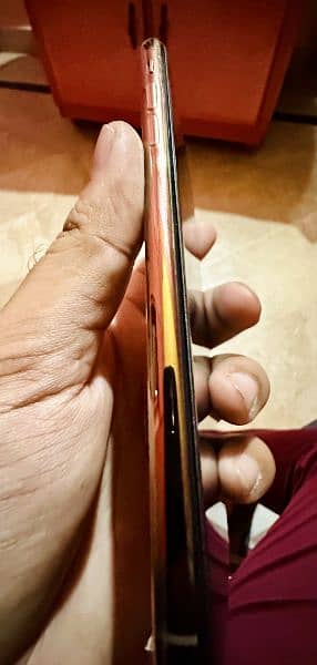 i phone Xs max Rose gold 64 gb Pta 8