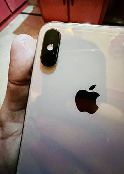 i phone Xs max Rose gold 64 gb Pta 10