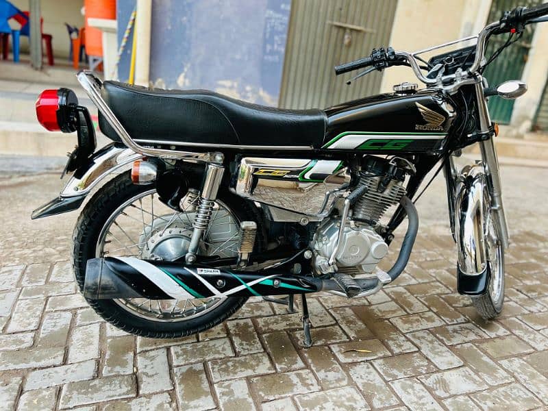 cg 125 SE black 4