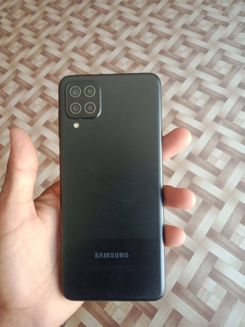 Phone : Samsung A 12 6