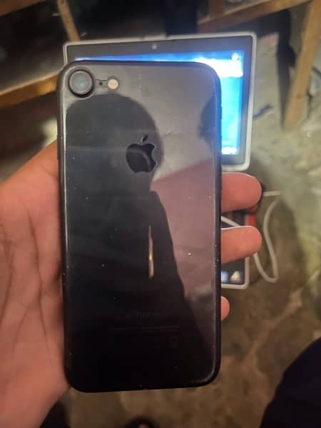 iPhone 7 PTA 128GB 3