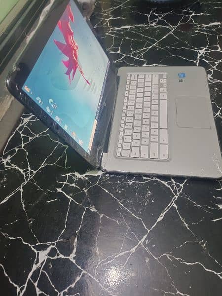 I'm selling new HP laptop with 10/10 condition 4