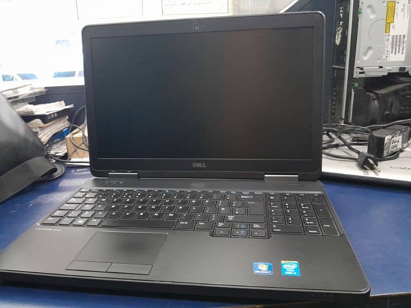 Dell Latitude e5540 laptop Core i3, 4th Gen 8 gb Ram, 500 gb 0