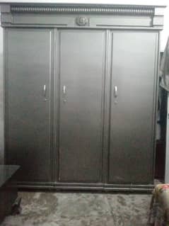 wardrobe with huge segment and taj