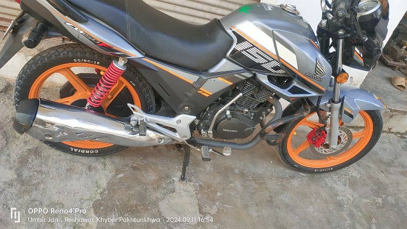 Honda CB 150f Peshawar registered golden number look like zero meter 1