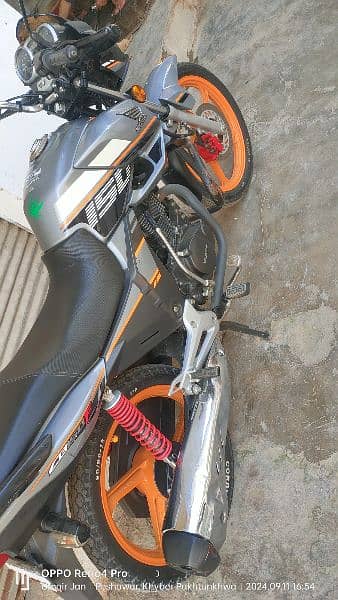 Honda CB 150f Peshawar registered golden number look like zero meter 4