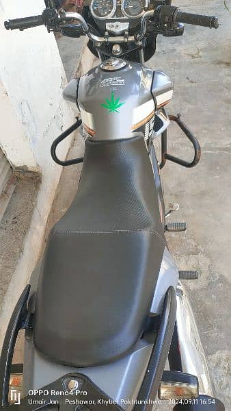 Honda CB 150f Peshawar registered golden number look like zero meter 5