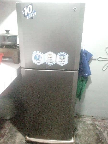 medium size fridge with wranty card and keys 0