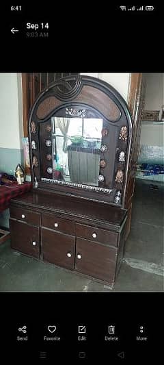 dressing table in Good condition