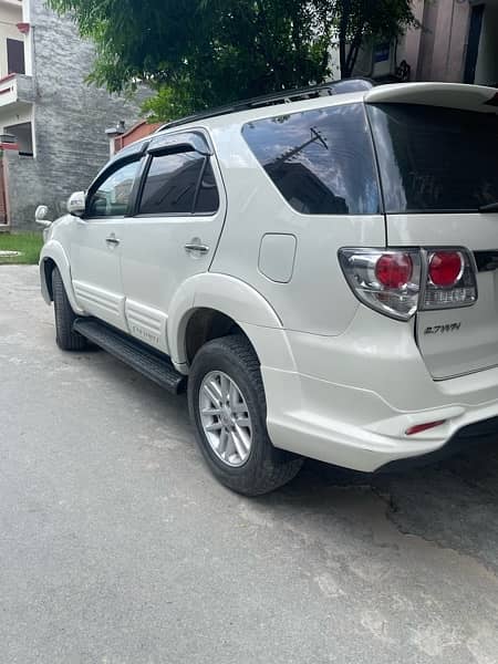 Toyota Fortuner 2013 10