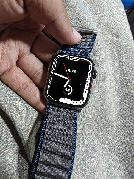 Apple Watch Series 7 45mm (Stainless Steel) 1