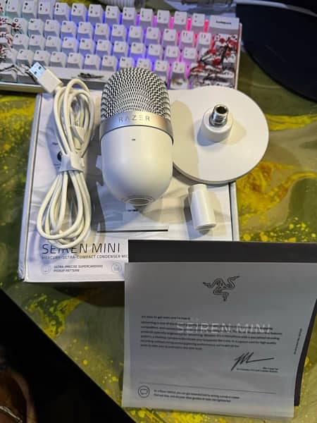 Razer seiren mini white like brand new with box 3