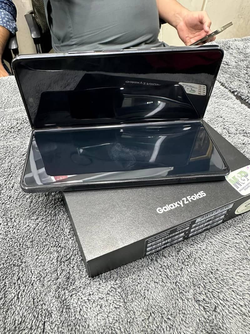 samsung fold 5  12/512 GB official PTA approved 1