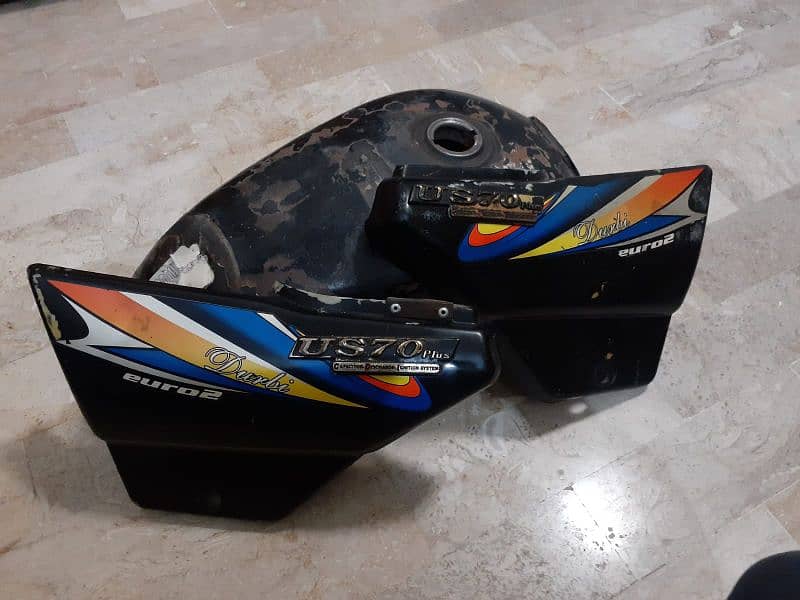 Original Fuel Tank and Side Covers 2017 0