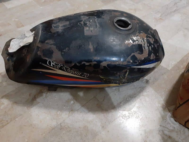 Original Fuel Tank and Side Covers 2017 3