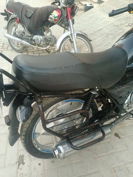 I m sale my Suzuki 150cc enjean seld just like new 4