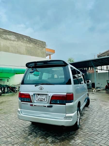 Toyota Hiace (regius) luxury wagon high grade 3