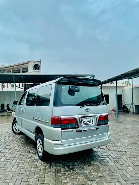 Toyota Hiace (regius) luxury wagon high grade 4