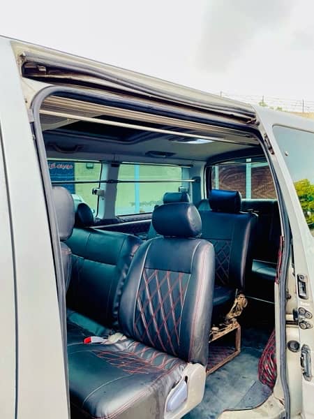 Toyota Hiace (regius) luxury wagon high grade 12