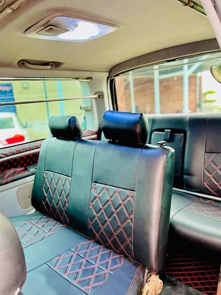 Toyota Hiace (regius) luxury wagon high grade 17