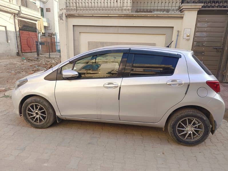 Toyota Vitz 2016 4