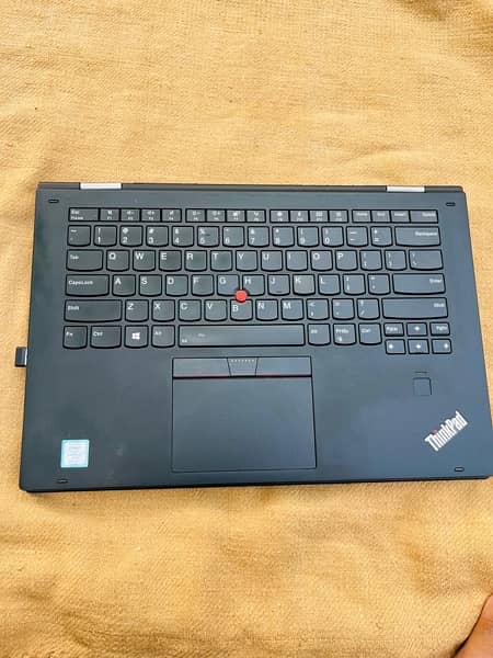 lenovo Yoga  X1 i5/7th Gen  8/256 SSD 5