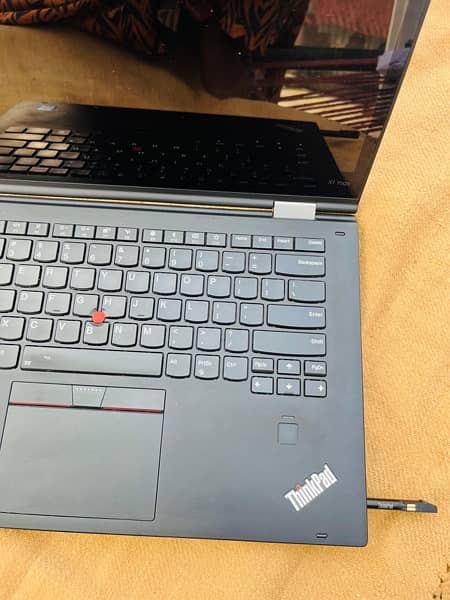 lenovo Yoga  X1 i5/7th Gen  8/256 SSD 6