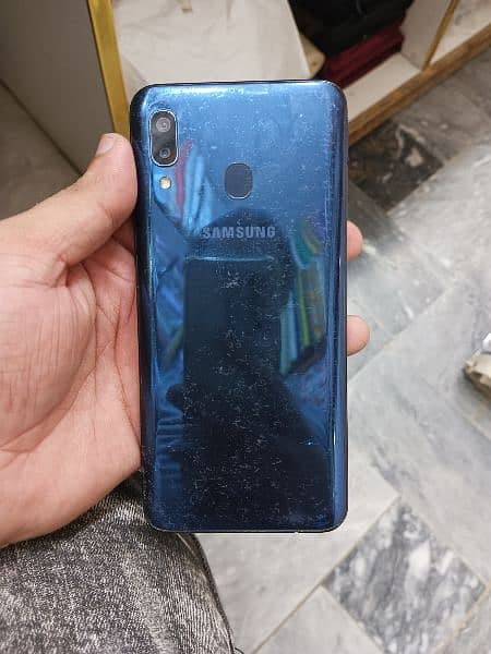 Samsung Galaxy a20 glase brake hai frant pe bara Sara dot hai 0