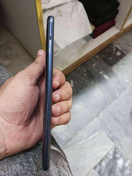 Samsung Galaxy a20 glase brake hai frant pe bara Sara dot hai 3