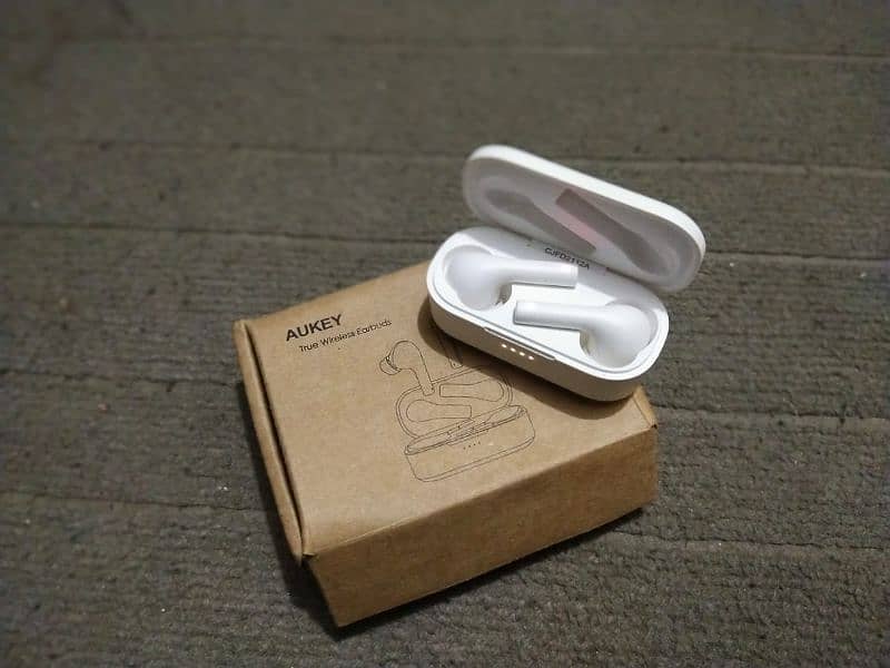 AUKEY True Wireless Earbuds 1