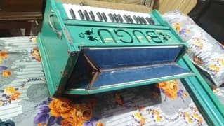 Indian harmonium 0