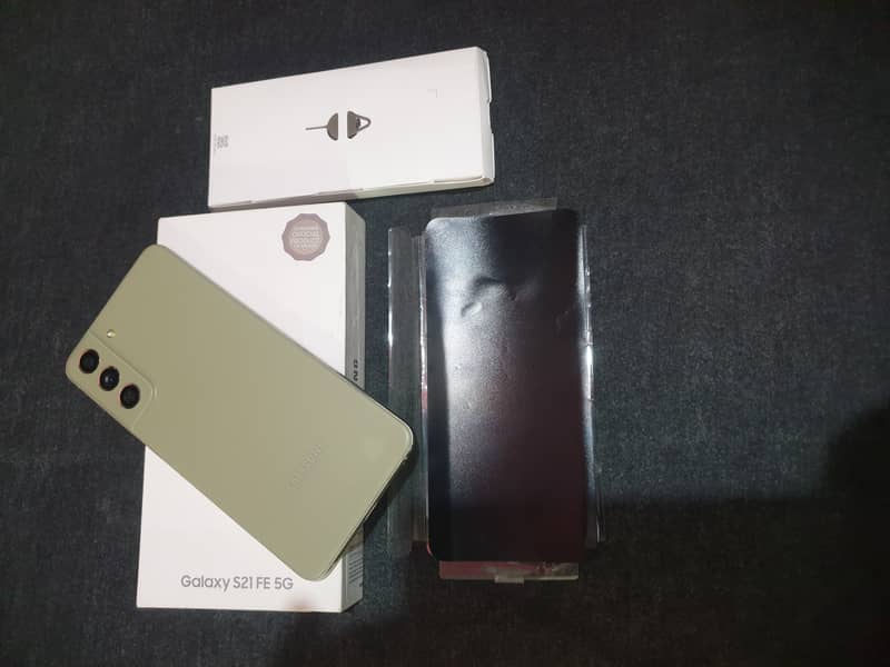 Galaxy s21 fe 5g 256gb olive color. official pta. Full box 17