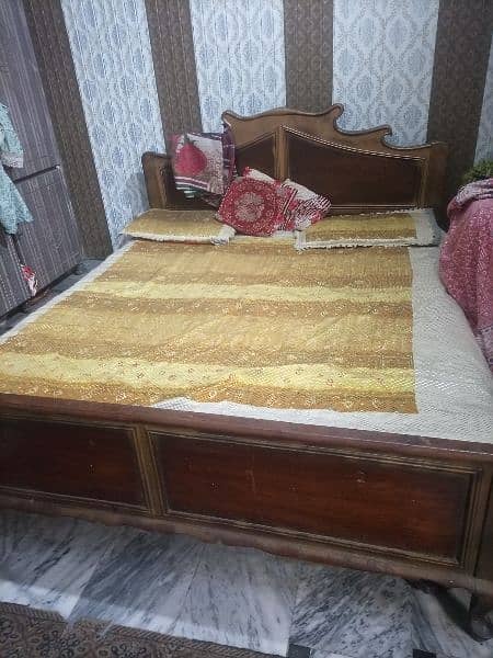 sofaa set bed tabel or black sofaa Fore sale 4