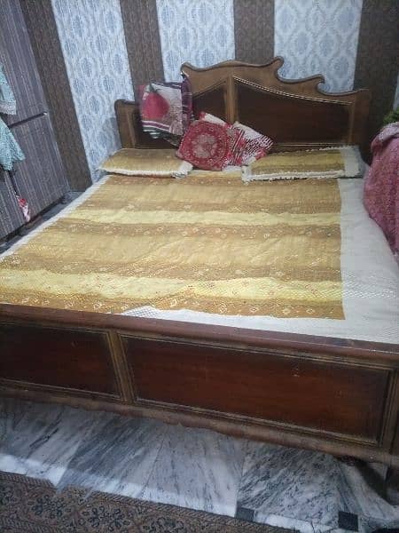 sofaa set bed tabel or black sofaa Fore sale 5