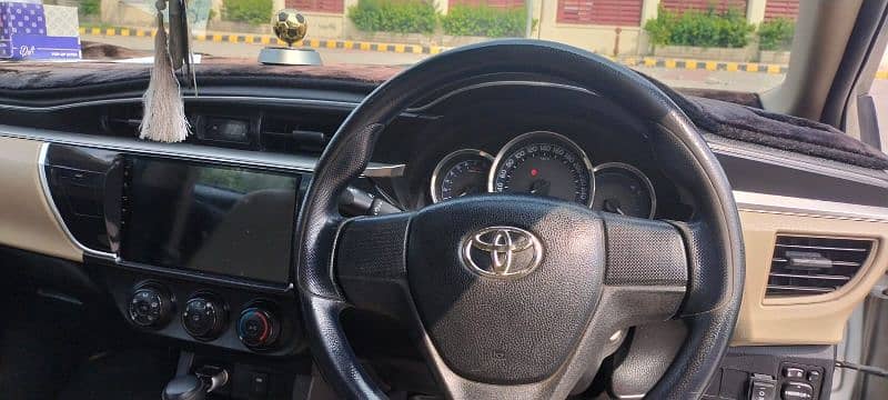 Toyota Corolla Altis 1.6 Automatic 2016 9