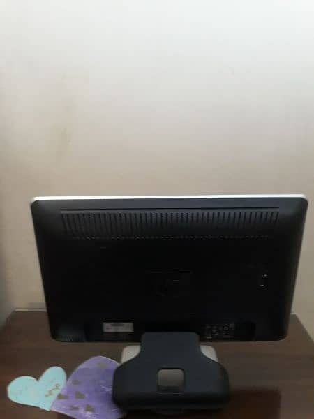 Hp LCD Crystal colour monitor 2