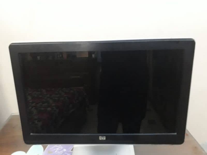 Hp LCD Crystal colour monitor 3