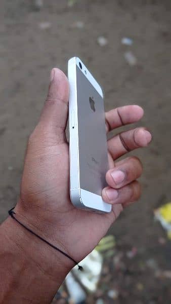 iPhone 5s Stroge/64 GB PTA approved for sale 03269200962 3