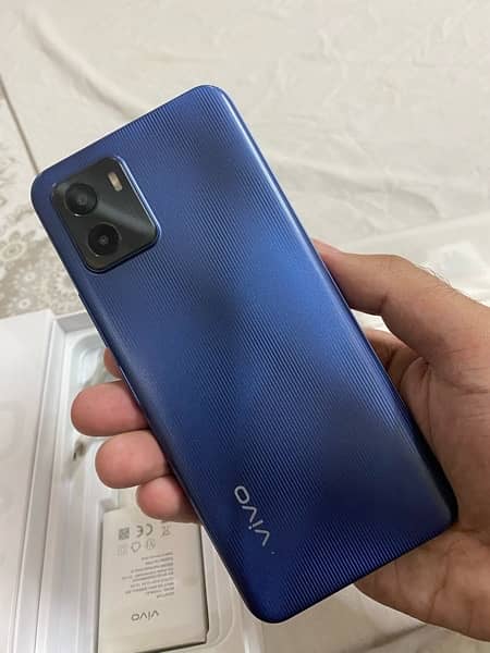 Vivo Y15s (10/10) full box 3