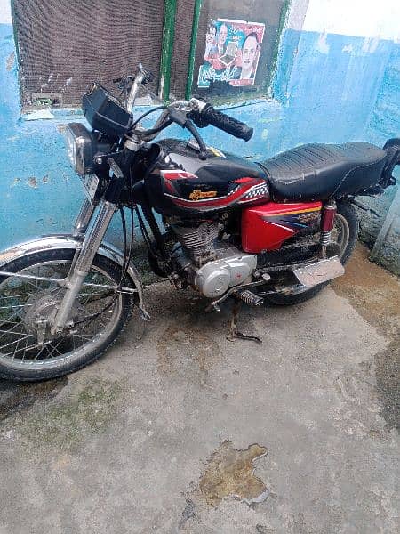 Honda 125 with all original tankie tape 1