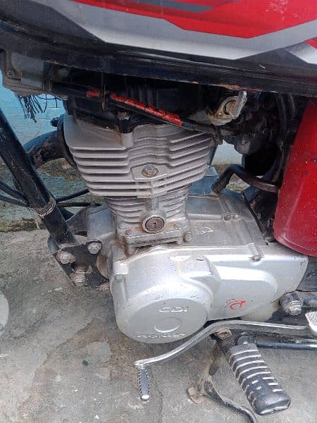 Honda 125 with all original tankie tape 2