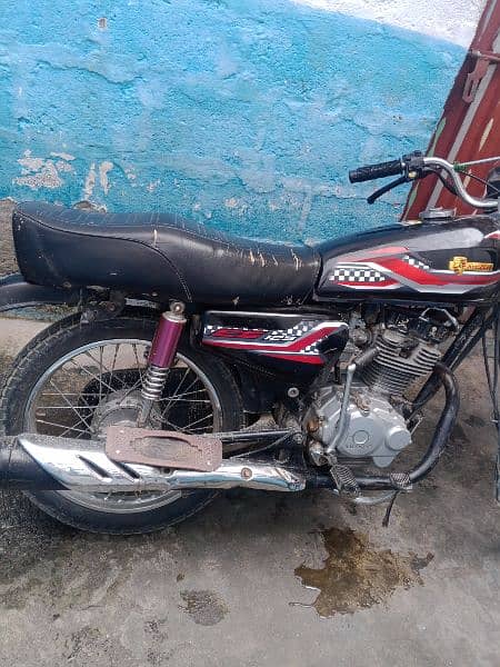 Honda 125 with all original tankie tape 5