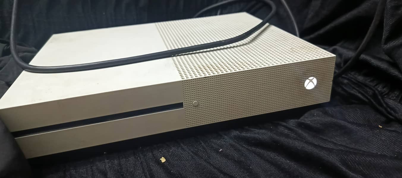 Xbox one s 1000 gb 4